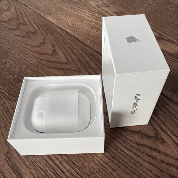 NWT Apple AirPods Pro 3 - Includes 2 cases and 4 Extra Ear Tips - Model A3063 - Picture 11 of 14